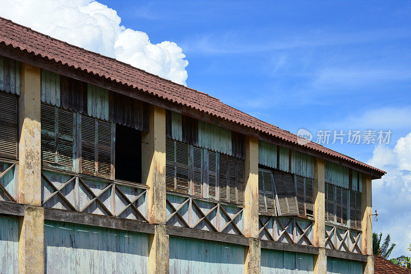 Grand-Bassam -老校舍- façade木制百叶窗-“Quartier France”，科特迪瓦/ Côte d' Ivory